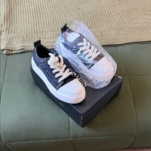 Black Canvas Platform Sneakers with White Toe and Laces